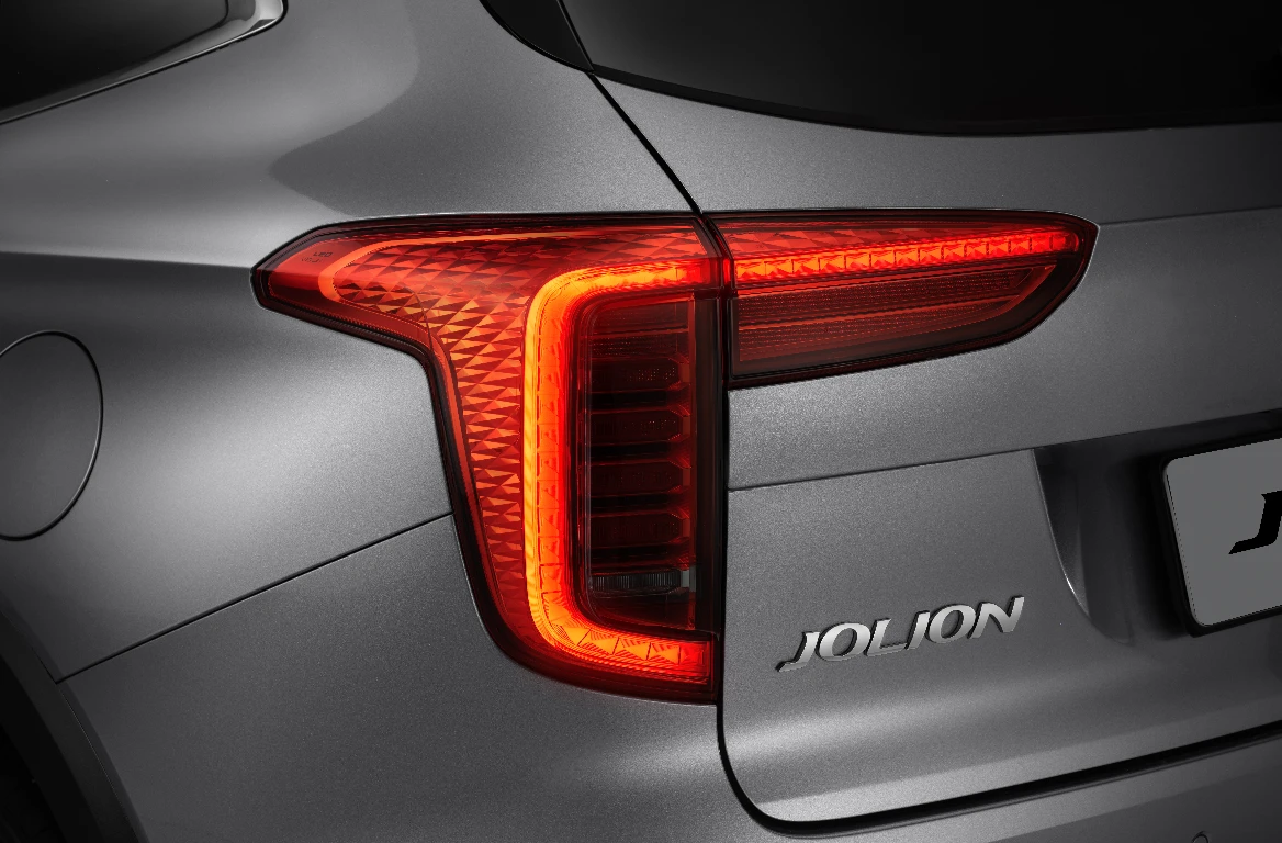 Jolion rear light and model badge